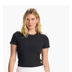 Vuori Fitted Black Tee